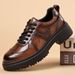 Tendances mode européenne et américaine : chaussures Derby pour hommes à bout large, style business casual, semelle épaisse rehaussante, idéales pour le printemps._voghion.com
