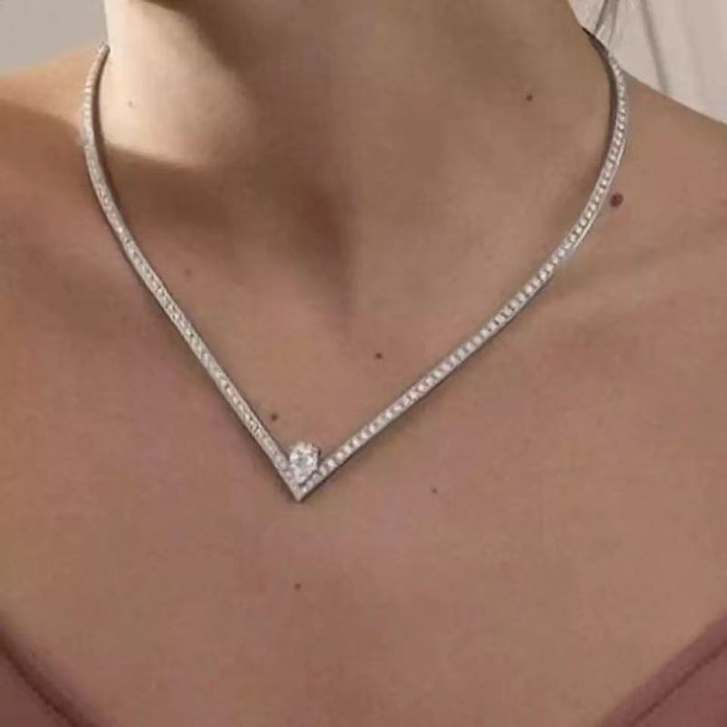 Módní doplňky Personalizovaný V-tvarovaný plný diamantový noční klubový večírek Univerzální zirkonový řetízek na krk pro ženy_voghion.com