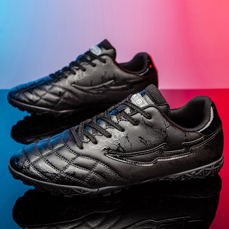 New glow-in-the-dark dragon scale football shoes students personality indoor and outdoor sports training large size broken nail shoes_voghion.com
