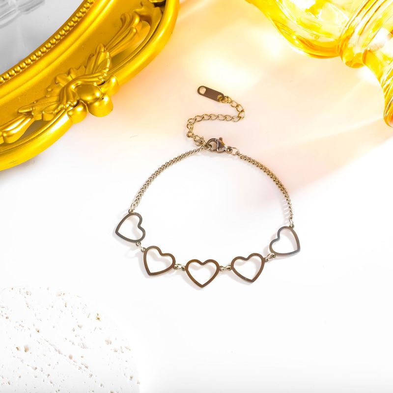 Bracciale in acciaio inossidabile a forma di cuore cavo, stile INS, design di nicchia per donna, catena cubana in oro, gioielli a forma di cuore intrecciati_voghion.com