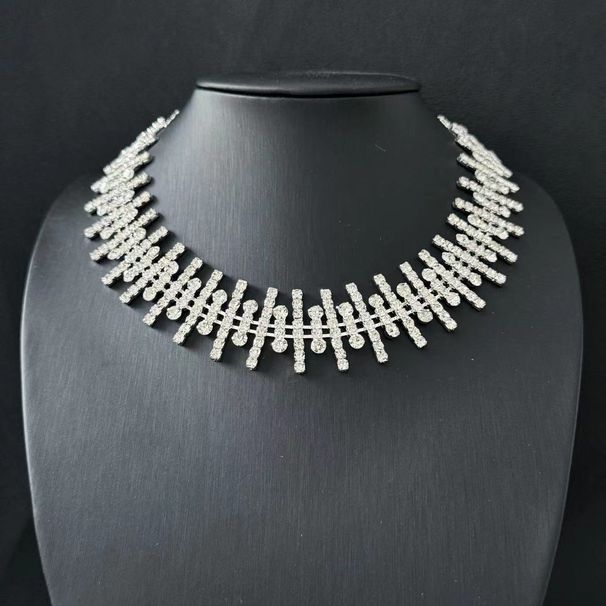 Muoti kevyt ylellinen täysi timantti lyhyt kaulakoru naisten hip hop flash timantti kynsiketju piikkipanta_voghion.com