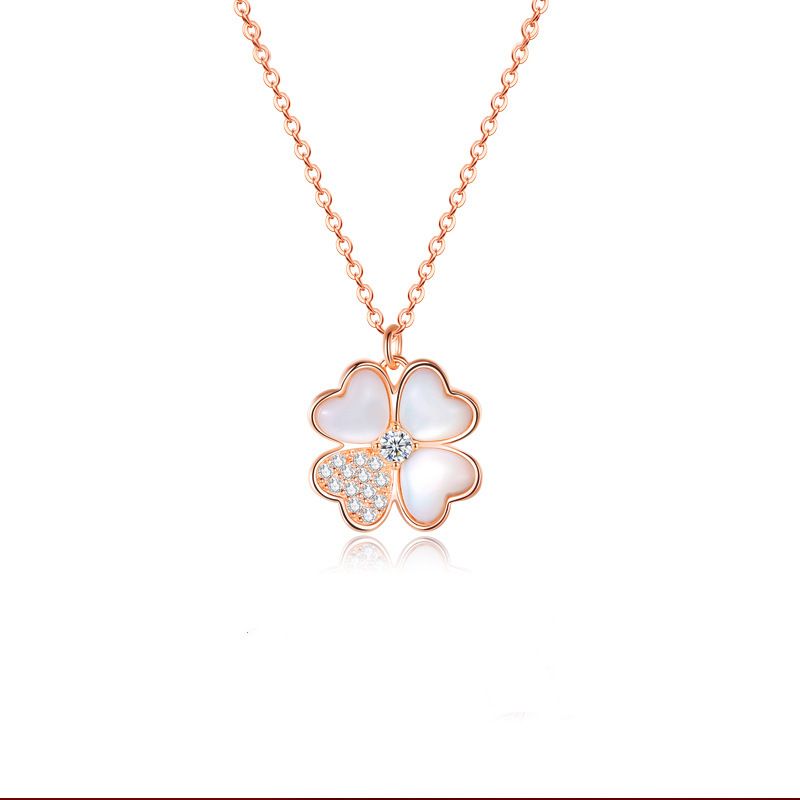 Collana in argento sterling con ciondolo tempestato di diamanti e motivo a quadrifoglio portafortuna, accessorio di alta moda per pendolari_voghion.com