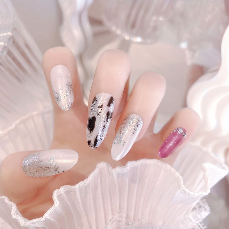 Wearing With Gradient Milky White Halo Dye And Glitter Glitter, Wearing Nail Patches A63_voghion.com