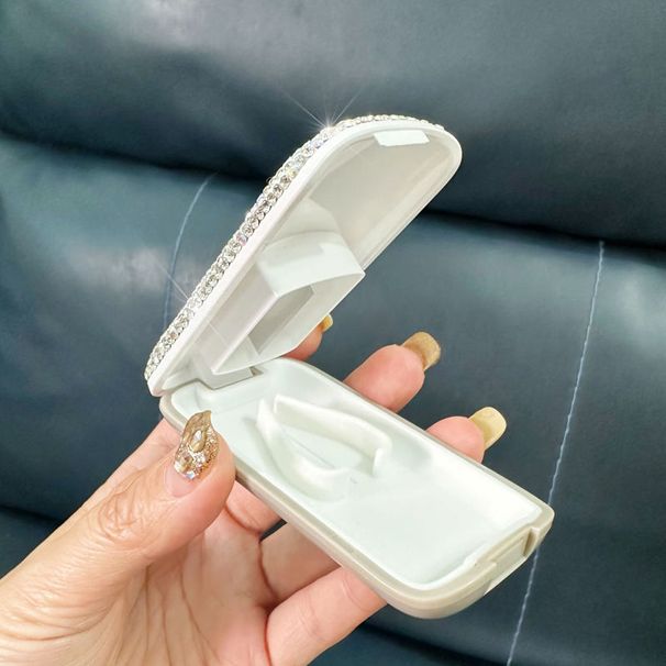 Stijlvolle Tritan pillendoos met tabletsnijder met diamantaccent – 18L Japans geïnspireerde opbergdoos (compact, hygiënisch, meerdere compartimenten)_voghion.com