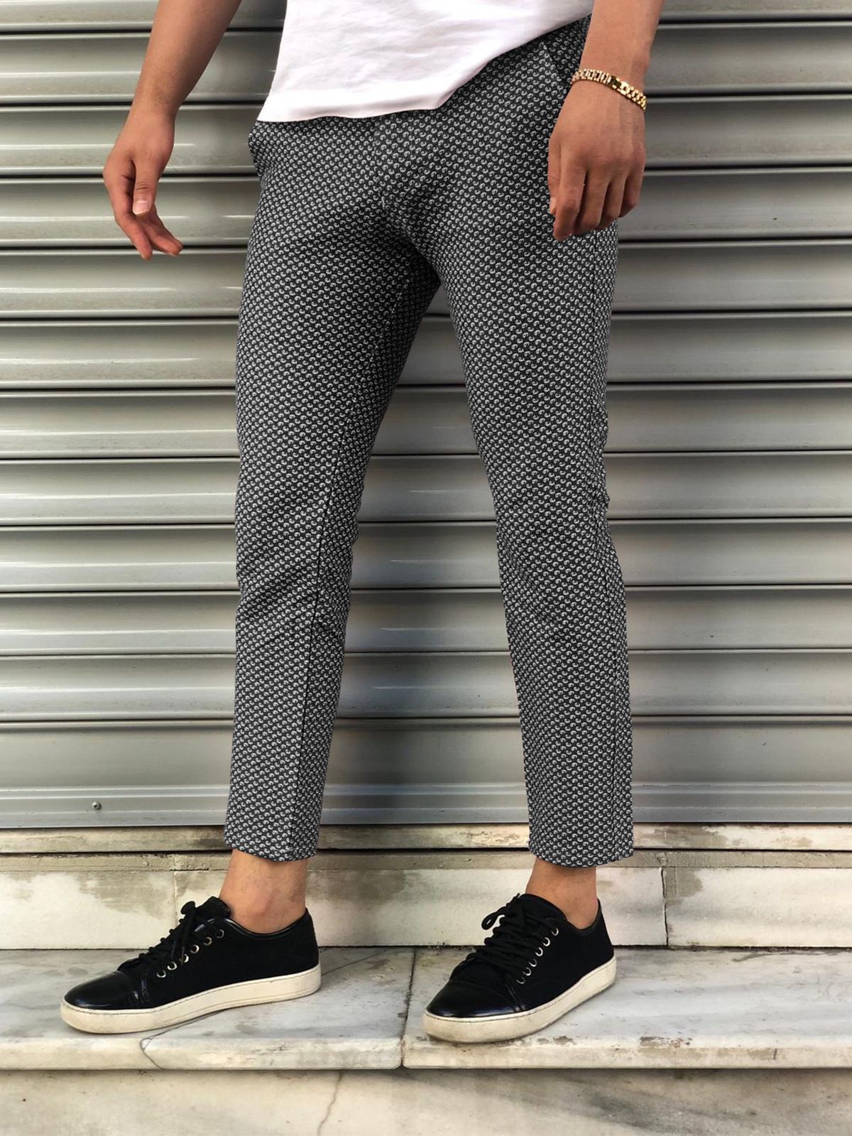 Herrkläder Herrmodell enfärgade casual byxor med smala fötter, smala avsmalnande byxor_voghion.com