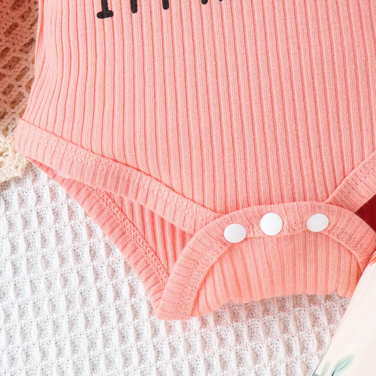 Ensemble quatre pièces pour filles, manches longues + pantalon long avec chapeau, à rayures colorées, lettres imprimées, nouvelle collection automne et hiver_voghion.com