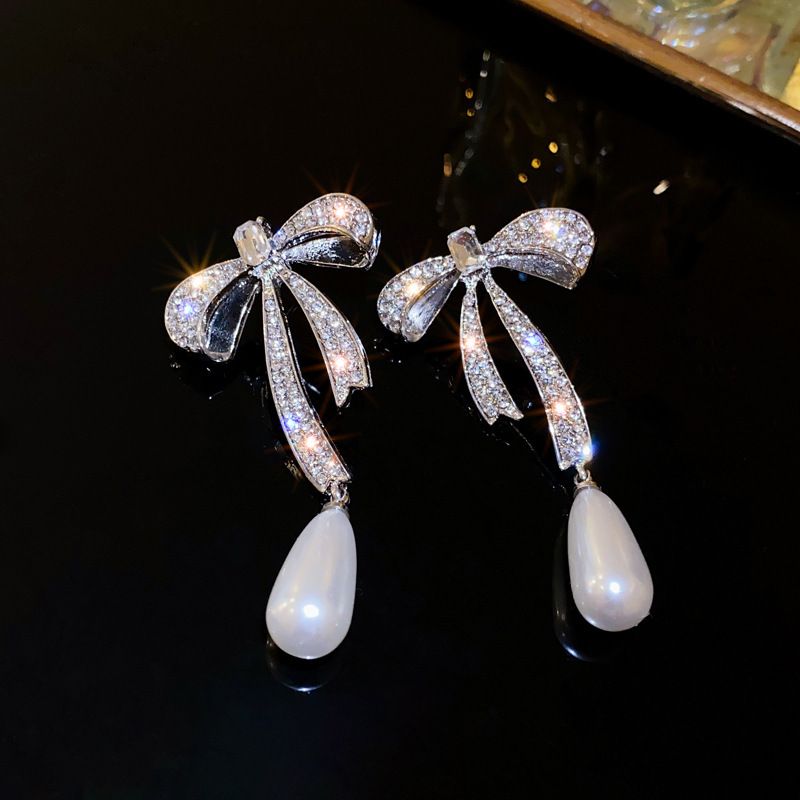 Silbernadel eingelegte Diamant-Schmetterlingsblume, modischer langer fünfeckiger Stern, Internet-Rot, personalisierte Ohrringe,_voghion.com