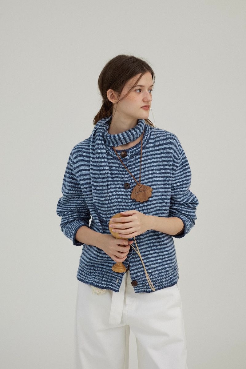 Letm color controlled autumn 'color dot striped contrasting sheephair tie paired with knitted sweater women's cardigan_voghion.com