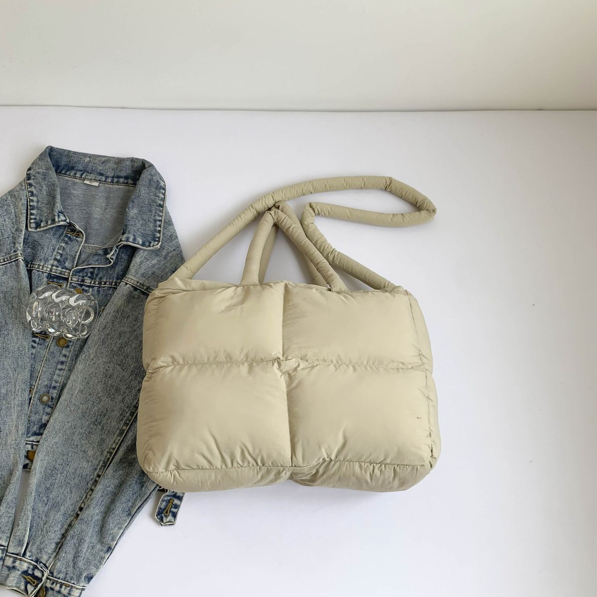 Portabel, mëll, einfach Daunentasch, grouss Kapazitéit, eng eenzeg Schëller-Crossbody-Handtasch, Diamant-Rid-Puff-Pendelstauraum_voghion.com