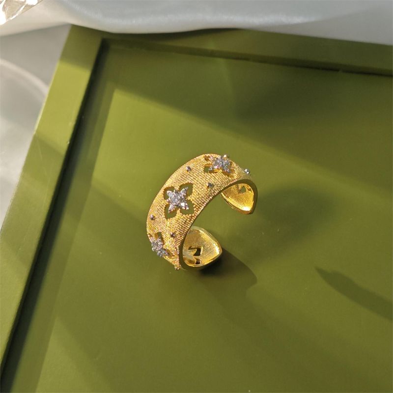 Bracciale a fascia stretta bicolore con diamanti ad alto tenore di carbonio, in tessuto italiano Qi Latex Craft, a forma di trifoglio cavo, per donna_voghion.com