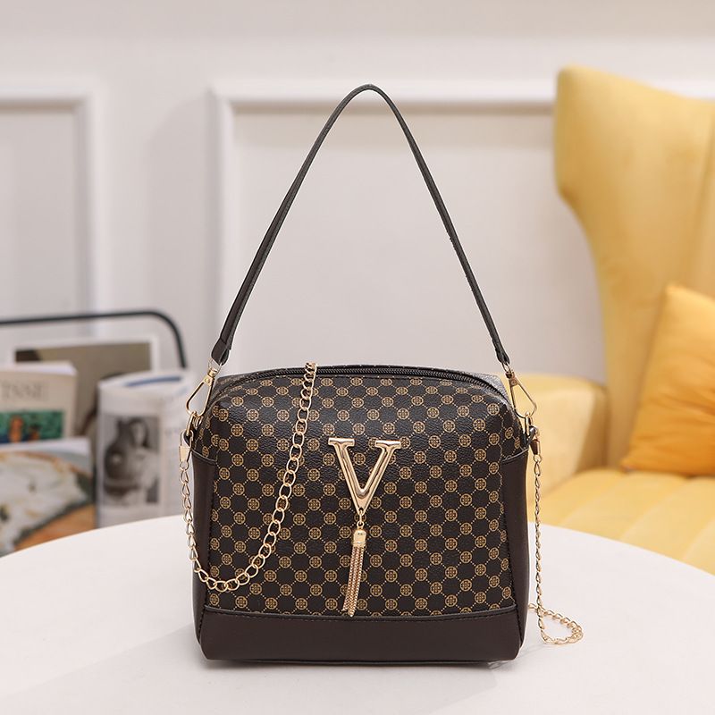 Cross-border women's bag 2023 new fashion printing V-shaped hanging clock Messenger small square bag One shoulder underarm bag One drop_voghion.com