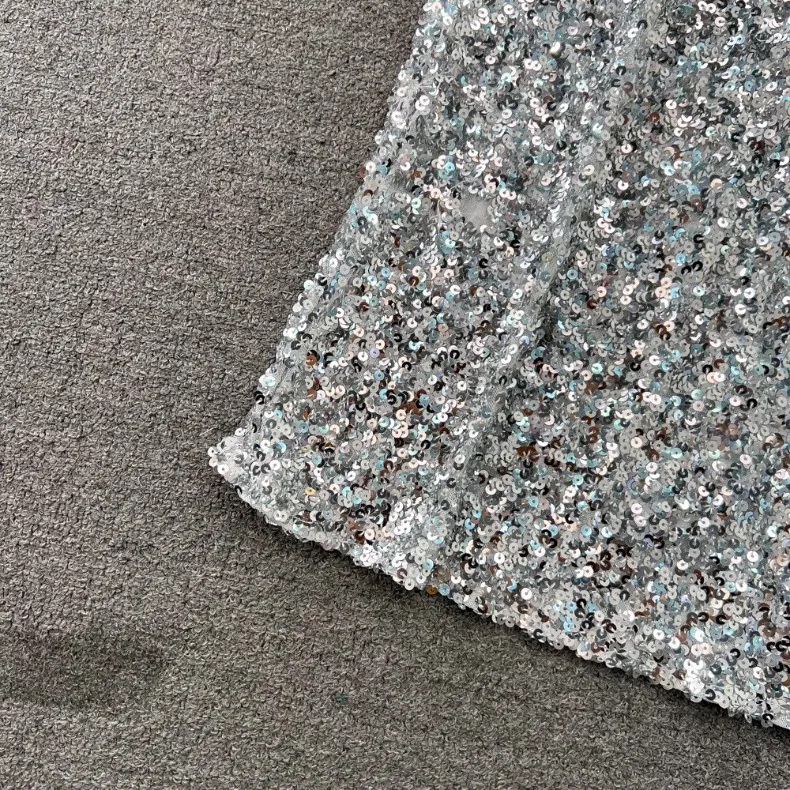 Vêtements pour femmes Costume à la mode, tempérament féminin, chemise brillante à manches longues et col en V avec ourlet en feuille de lotus pour femmes, jupe à paillettes taille haute_voghion.com
