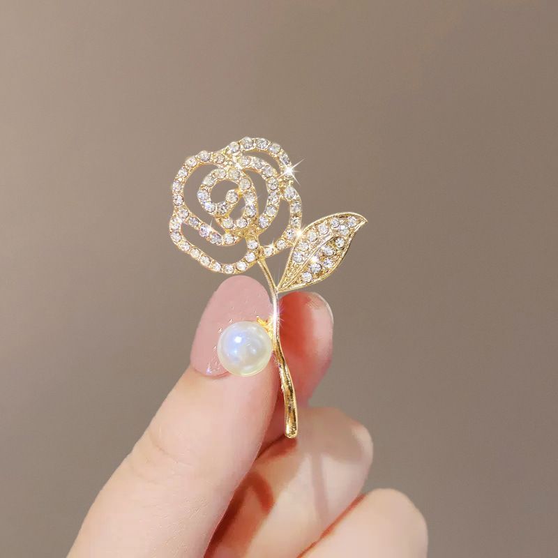 Spilla di alta qualità con rosa, elegante, elegante, per cappotto, temperamento, abito, spilla di perle, accessori_voghion.com