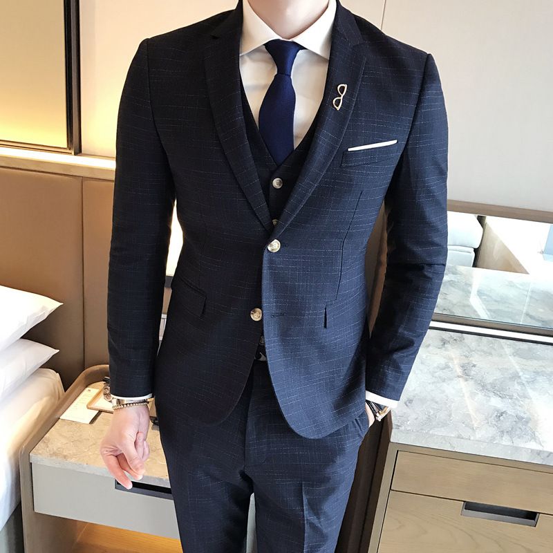 Herrenanzug Frühling und Herbst Neuer dreiteiliger Anzug mit zwei Knöpfen im koreanischen Stil Schlanker gestreifter Anzug Hochzeitskleid des Bräutigams_voghion.com