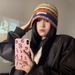 Cappello lavorato a maglia carino in stile coreano a righe arcobaleno per donna, protezione per le orecchie, autunno e inverno, snellente per il viso, testa grande_voghion.com