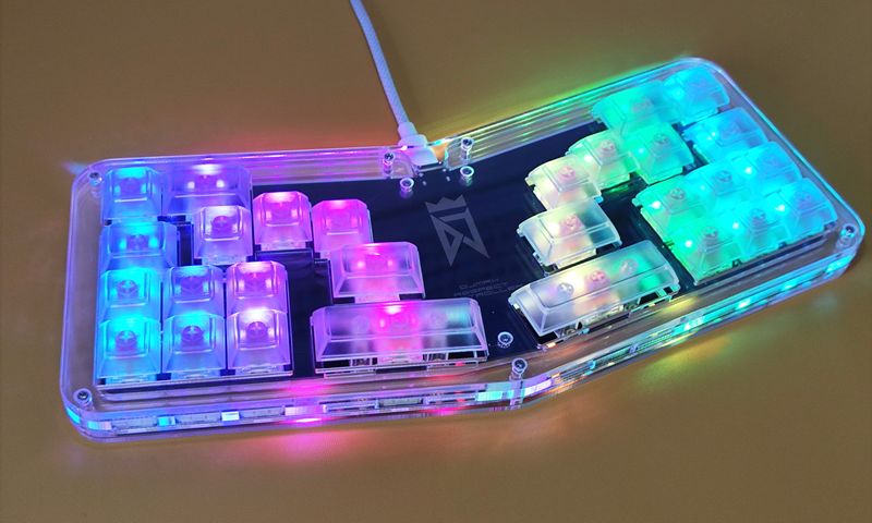 Přizpůsobená ergonomická klávesnice Nical_voghion.com
