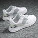2024 neue männliche erwachsene student mode trend freizeit sport bord kleine weiße männer trendige schuhe_voghion.com