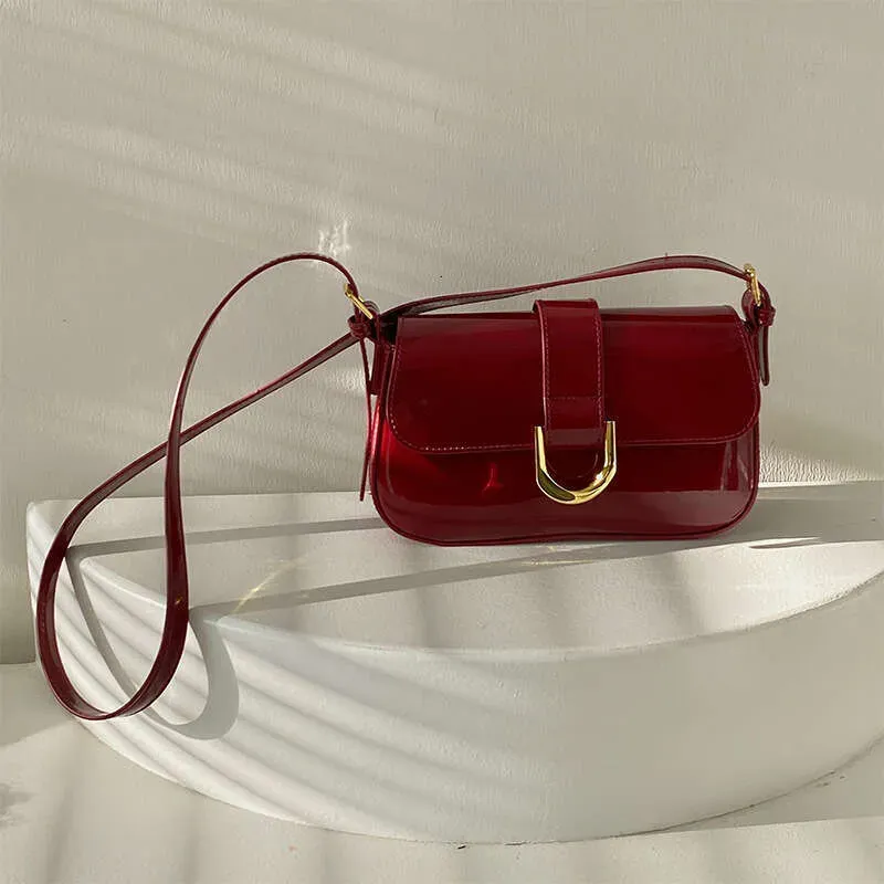 Borsa di alta gamma per donna in bordeaux con morsetto, borsa alla moda, borsa a tracolla sottobraccio, borsa a tracolla_voghion.com