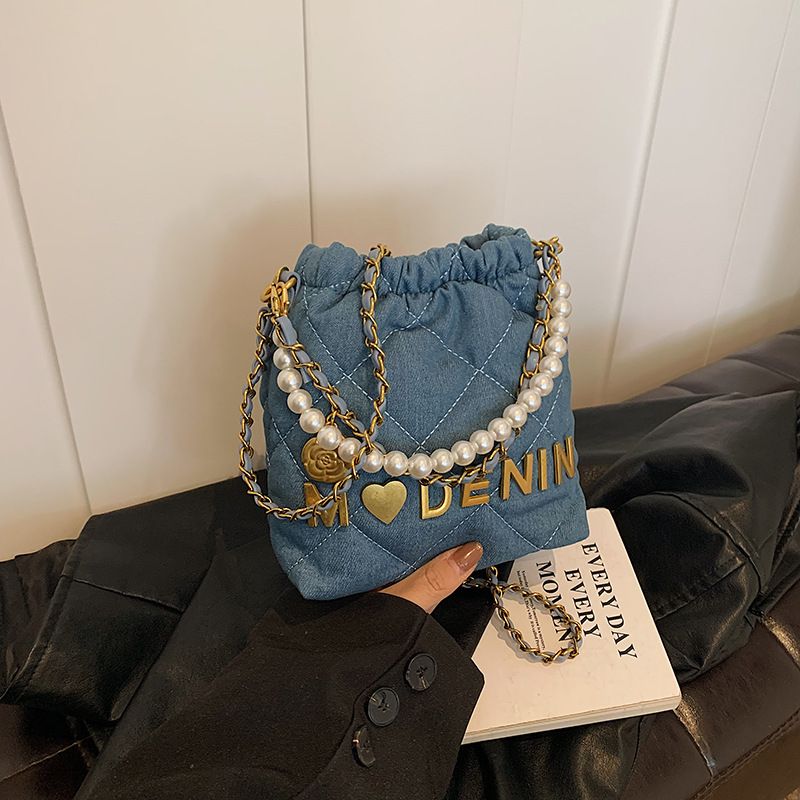 2024 Sommar Ny Gräs Stickad Engelska Bokstav Barns och Flickors Föräldra Barn Handhållen Armhåla Sopsäck Damväska_voghion.com