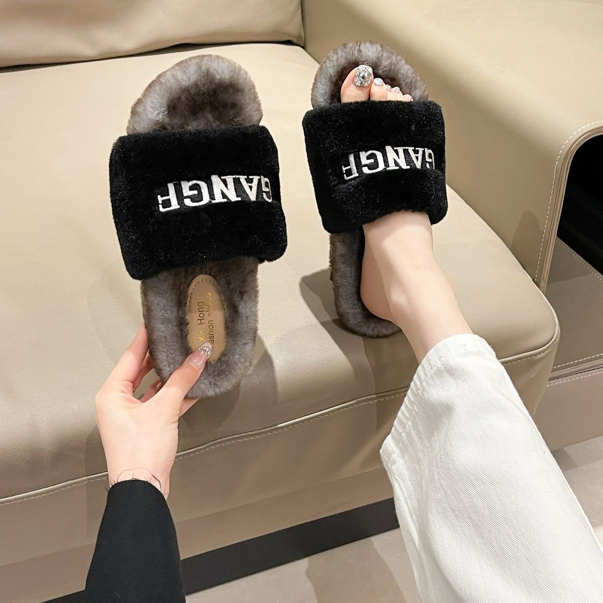 Retro evening gentle autumn and winter wear white fur shoes French women's shoes thick-soled fur slippers soft-soled plush drag_voghion.com