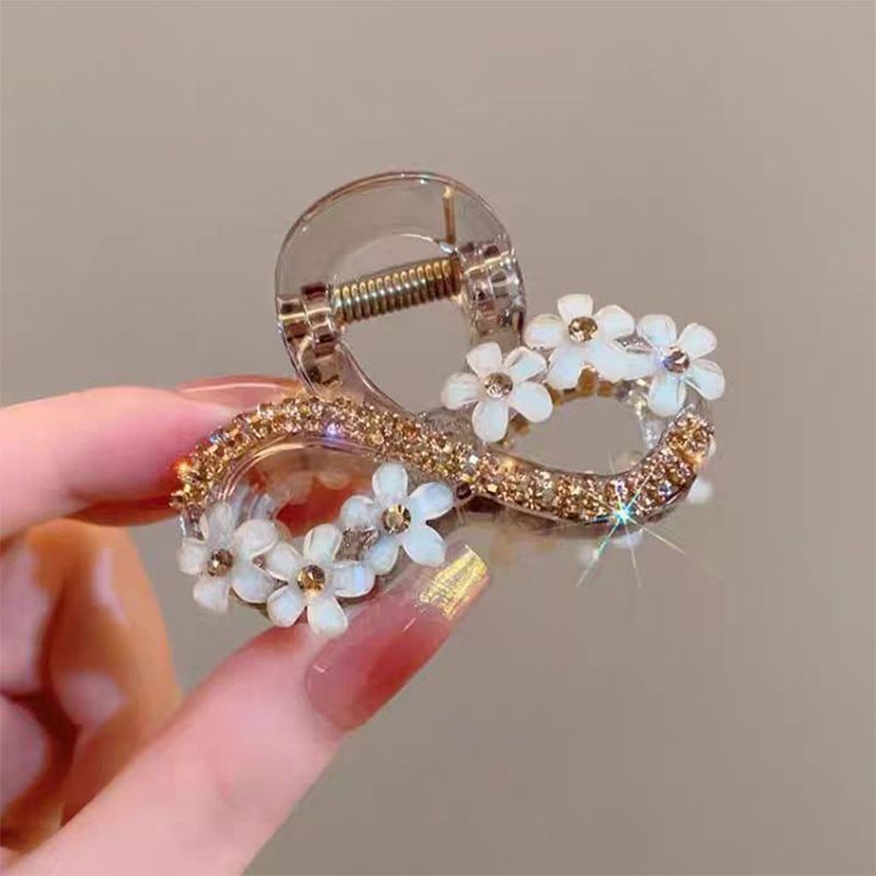 Koreanische Version der mittelgroßen Haargummis mit Blumenmuster für Damen, halb am Hinterkopf gebunden, um das Volumen hervorzuheben, Haargummis mit Haifischclips_voghion.com
