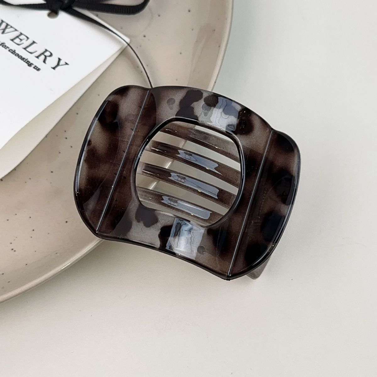 Retro Tortoise Shell Hair Clip High-End 2024 New Half-Tied Hair Duckbill Clip Low Ponytail Lazy One-Word Clip_voghion.com