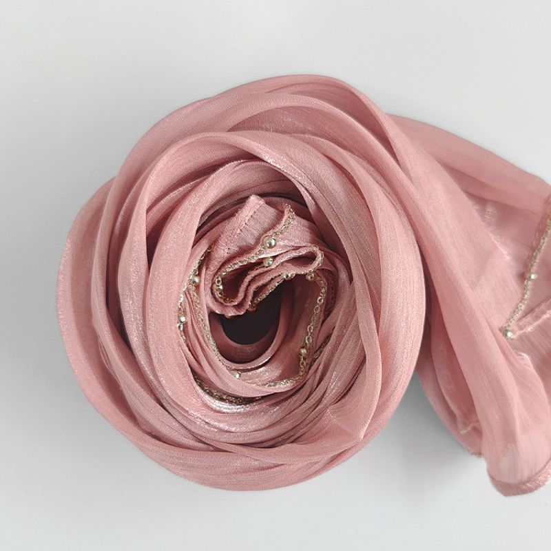Luxuriöses Kopftuch aus Satinkrepp – vierseitiges Metallkettendesign (malaiischer und nahöstlicher Stil, arabischer Hijab, hochwertiges glänzendes Finish)_voghion.com