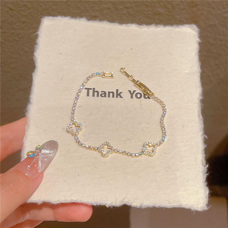 Schmuck Glänzende Hohlblume Vierblättriges Kleeblatt-Armband Mode Vielseitiger Strass-Schlüsselbein-Kettenanhänger Für Frauen_voghion.com