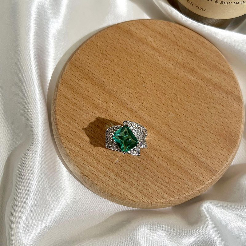 Paraiba eingelegte grüne Herzen, acht Pfeile, hoher Kohlenstoffdiamant, Edelstein, Seeblau, offener Ring, Trend 2024_voghion.com