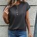 Einfarbiges, ärmelloses Basic-T-Shirt mit Knöpfen_voghion.com