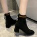 Botas cortas de punto para mujer, estilo coreano, sencillas, de tacón grueso, tallas grandes, ideales para otoño de 2023. Inspiradas en las botas de punto de las influencers. Modelo otoño 2023._voghion.com