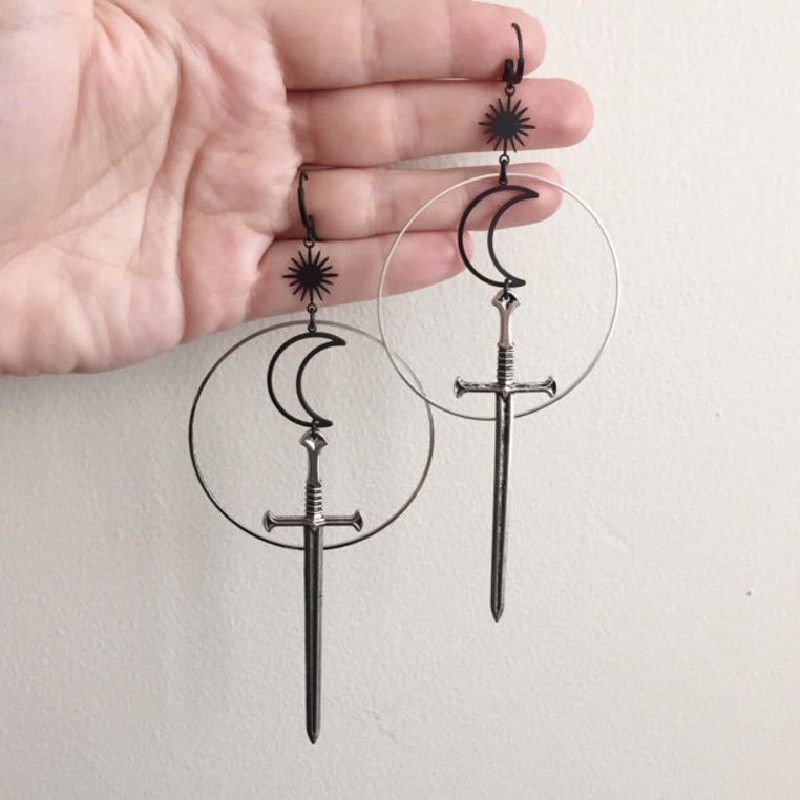 Gioielli e accessori Orecchini con spada e anello sole e luna in stile gotico punk_voghion.com