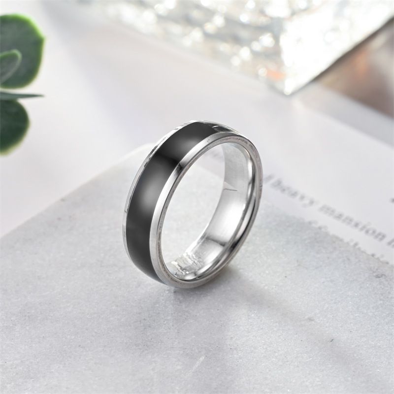 Anello in acciaio inossidabile popolare e di vendita calda, design di nicchia per uomo e donna, nuovo anello in acciaio al titanio rotante di alta qualità alla moda_voghion.com