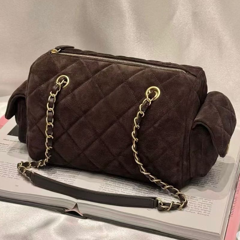 Borsa a tracolla trapuntata vintage con tracolla a catena - Borsa a tracolla in morbida pelle scamosciata per donna, elegante borsa grunge per outfit quotidiani_voghion.com