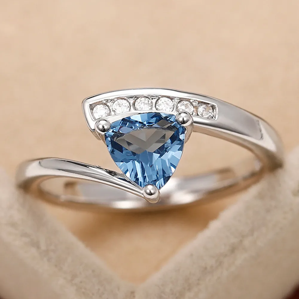 Cao Shi's New Handicraft Twisted Arm Micro Incrusté D'encre Bleu Zircon Anneau Romantique Lumière Style Bague Femme_voghion.com