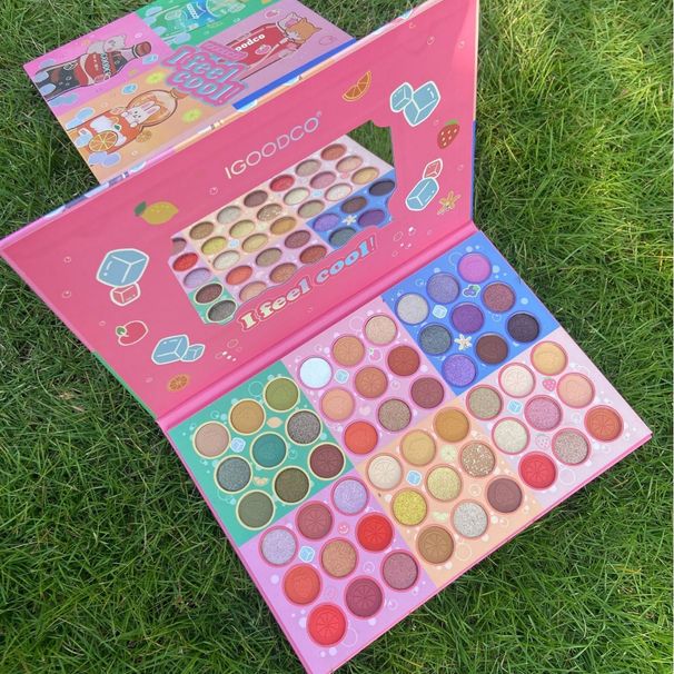 Makeup Sets Igoodco New 54 Color Coke Bear Pattern Eyeshadow Palette Matte Pearlescent Makeup Palette_voghion.com