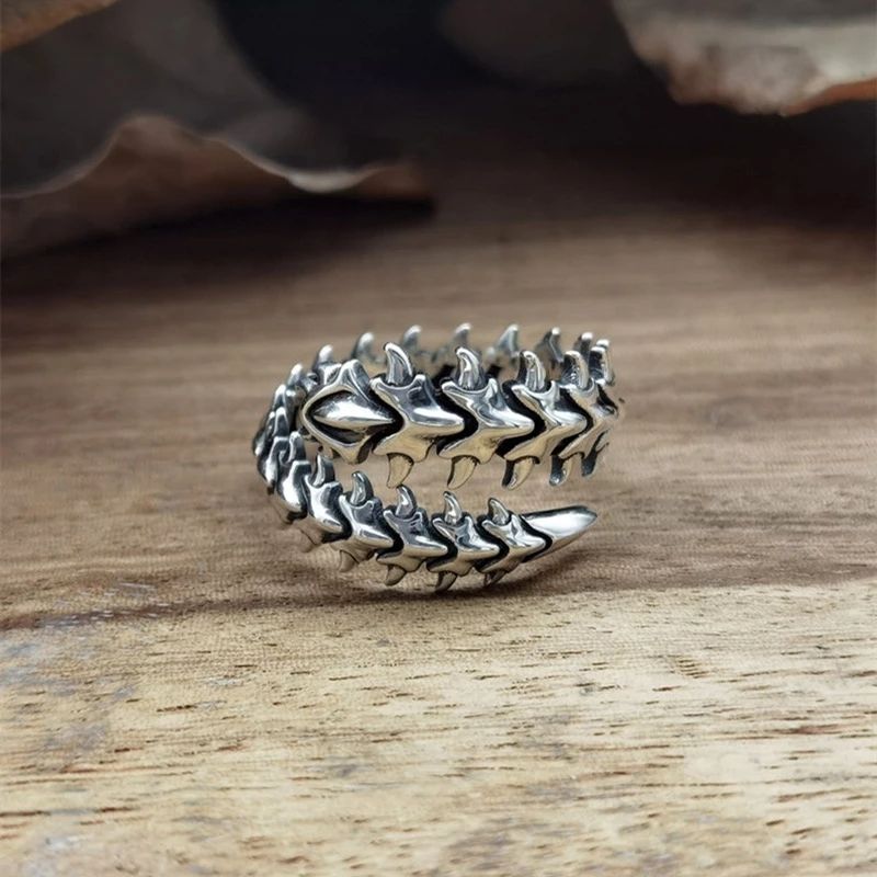 Heißer verkauf Vintage verstellbarer Ring, Gothic Schmuck, imitiert sternförmige Wirbelsäule, Hip-Hop-Stil_voghion.com