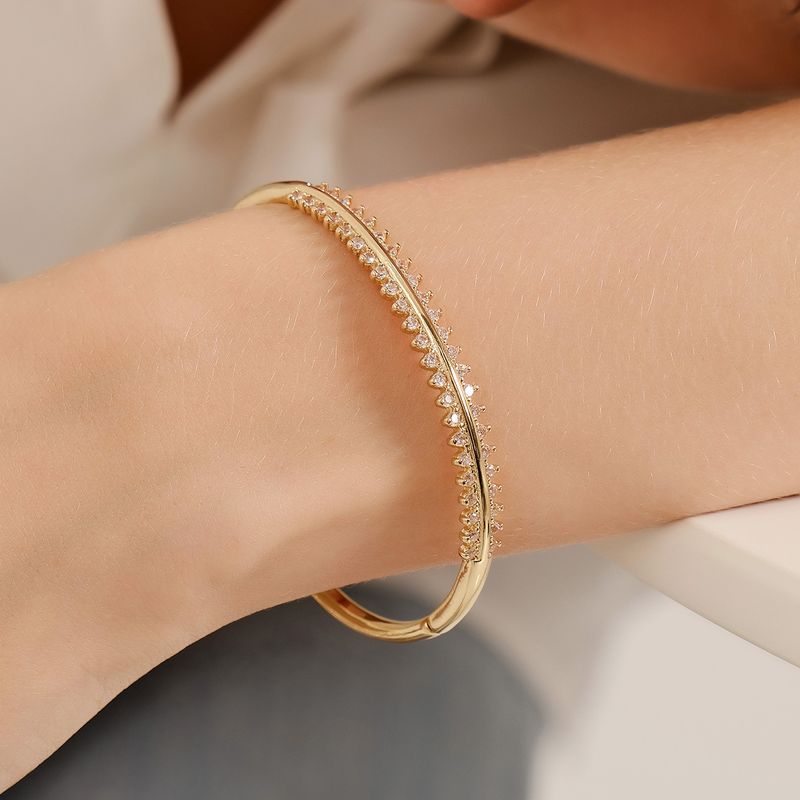 Bracciale con fibbia in zirconio intarsiato in rame leggero e di lusso, versatile e di alta qualità, con unghia di alta qualità._voghion.com