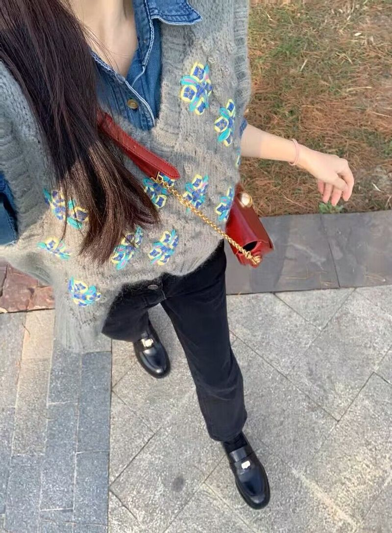 Maglia grigia per donna in primavera, sovrapposta alla versione coreana del maglione senza maniche Fried Dough Twists_voghion.com