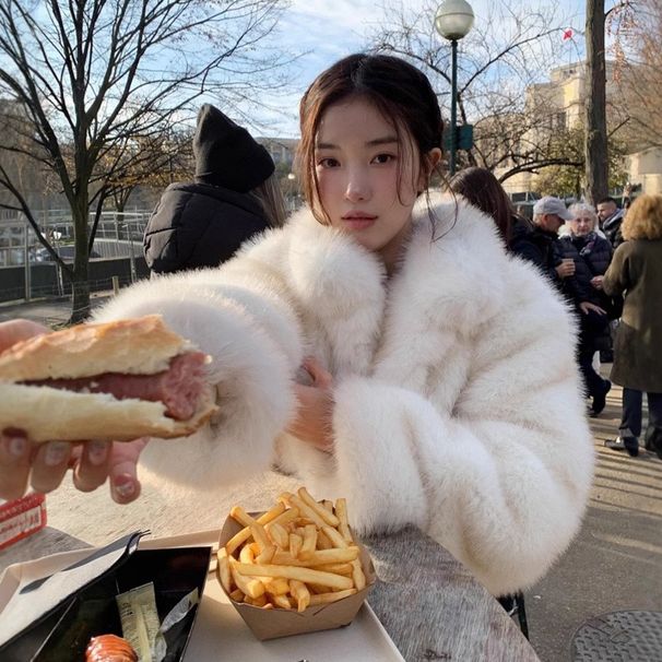 Casaco feminino de pele sintética com gola curta e pele de raposa, estilo coreano, moda inverno, blusa de pelúcia ecológica (café, branco com pontas douradas)_voghion.com