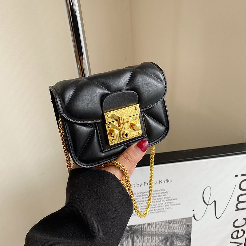 Mini Rhombus Oblique Bag 2023 Versión coreana Personalidad simple Nariz de cerdo Bolso pequeño Bolso de lápiz labial de alta gama para damas_voghion.com