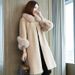 Cappotto in pelliccia sintetica da donna – Giacca invernale di media lunghezza con collo in pelliccia di volpe in bianco, rosa nebbia e beige_voghion.com