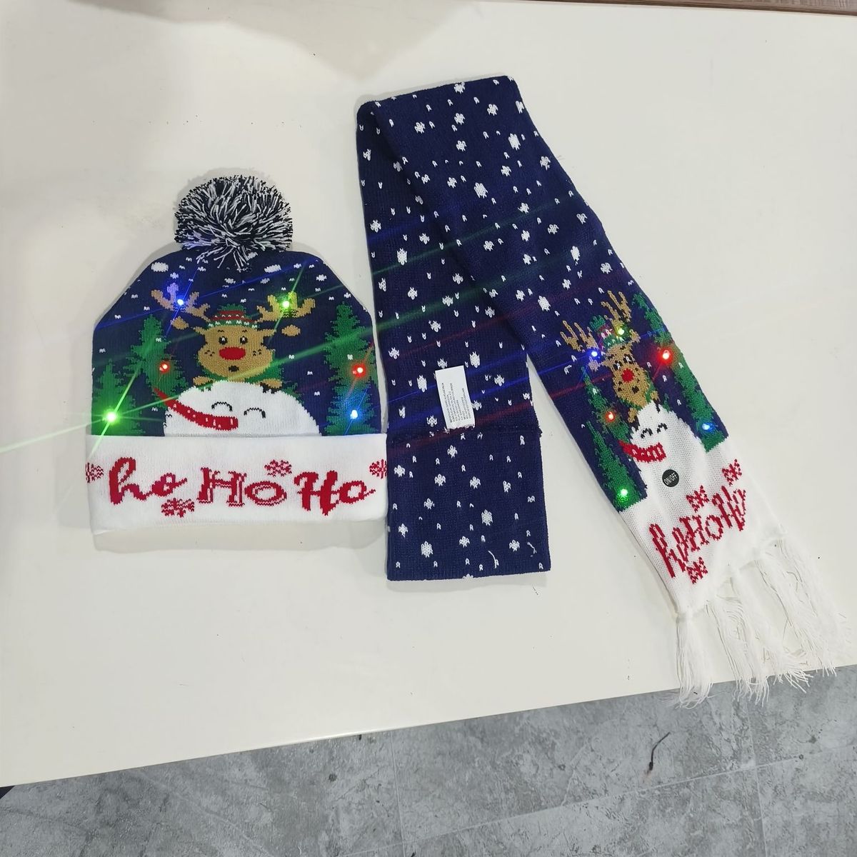 Set di sciarpe natalizie di Capodanno con luci, cappello universale per adulti e bambini, caldo filato_voghion.com