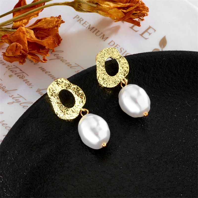 French shaped pearl earrings vintage fashion exaggerated earrings pearl earrings women_voghion.com