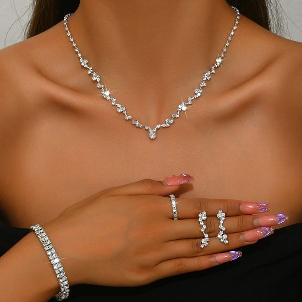 Ensemble de bijoux pour femmes, mode exquise, vente chaude, collier à griffes, boucles d'oreilles, bracelet, bague, ensemble quatre pièces, chaîne de clavicule entièrement en diamant, robe de soirée_voghion.com