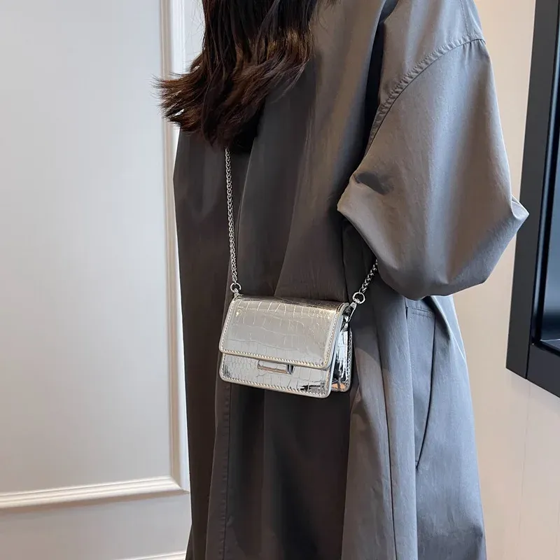 Borsa a tracolla quadrata mini alla moda con catena versatile e popolare dell'estate 2024 di quest'anno_voghion.com
