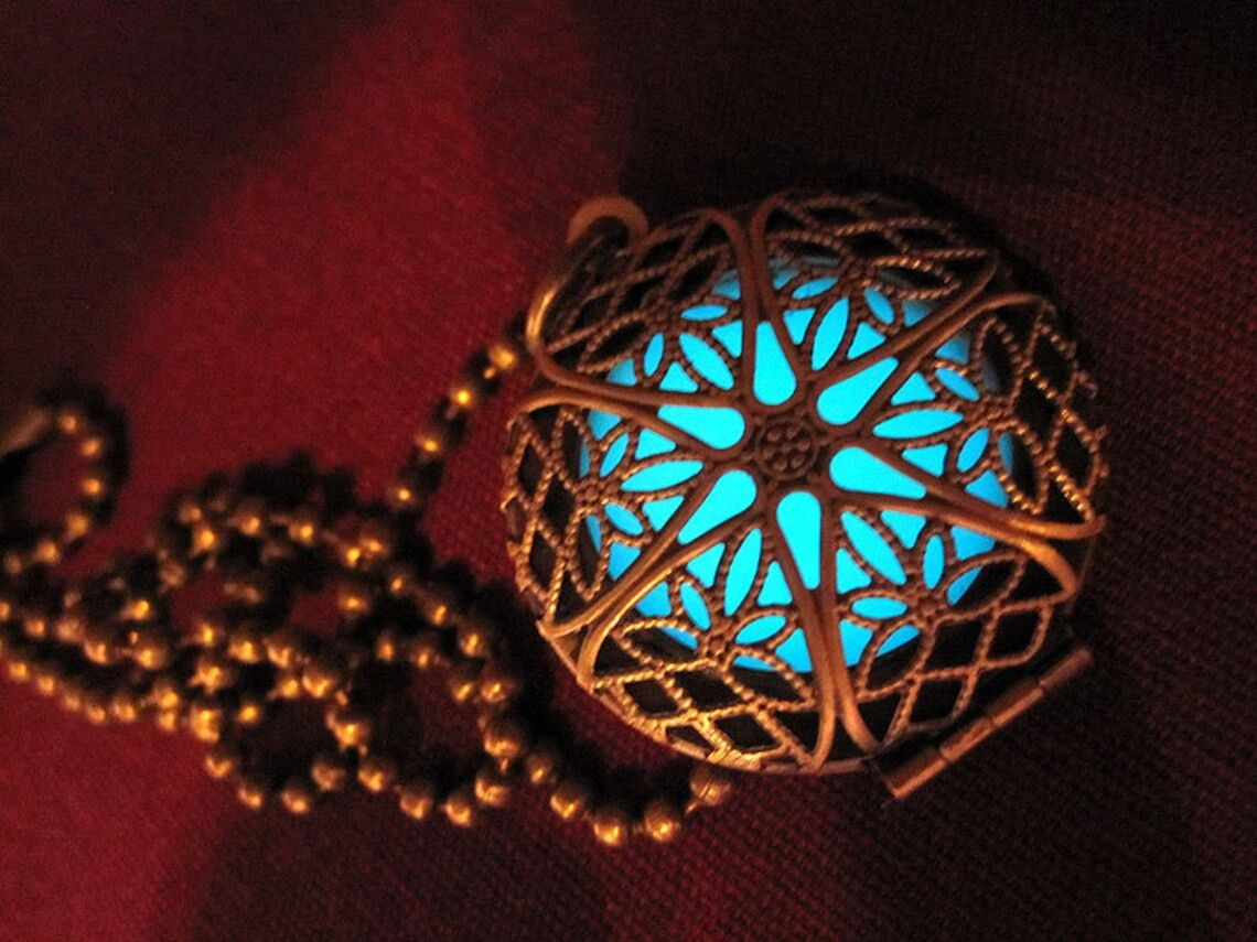 Collane Collana piccola in filigrana luminosa mistica gotica_voghion.com