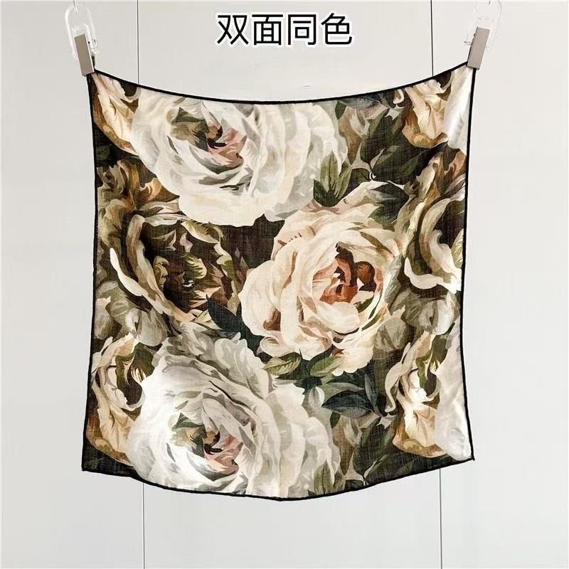 Sciarpa scialle quadrata classica versatile con bordo arrotolato a mano, in lana e seta, colore: caffè, 65% Mulberry Rose_voghion.com