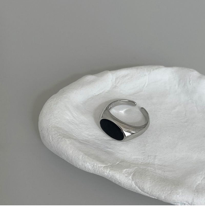 2024 Nieuwe zwarte ovale verstelbare open ring voor vrouwen in trendy wijsvinger high-end minimalistische stijl_voghion.com