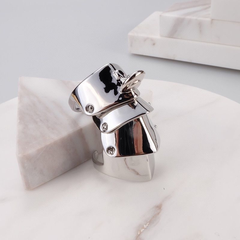 Anello per nocche a quattro sezioni in stile punk hip-hop NANA di Bulu Biuwestqueen_voghion.com